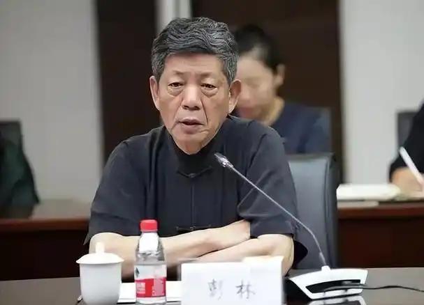 “中国人已经陷入群体性迷失！”清华大学教授彭林说：“目前举国上下都在讲发展，而这