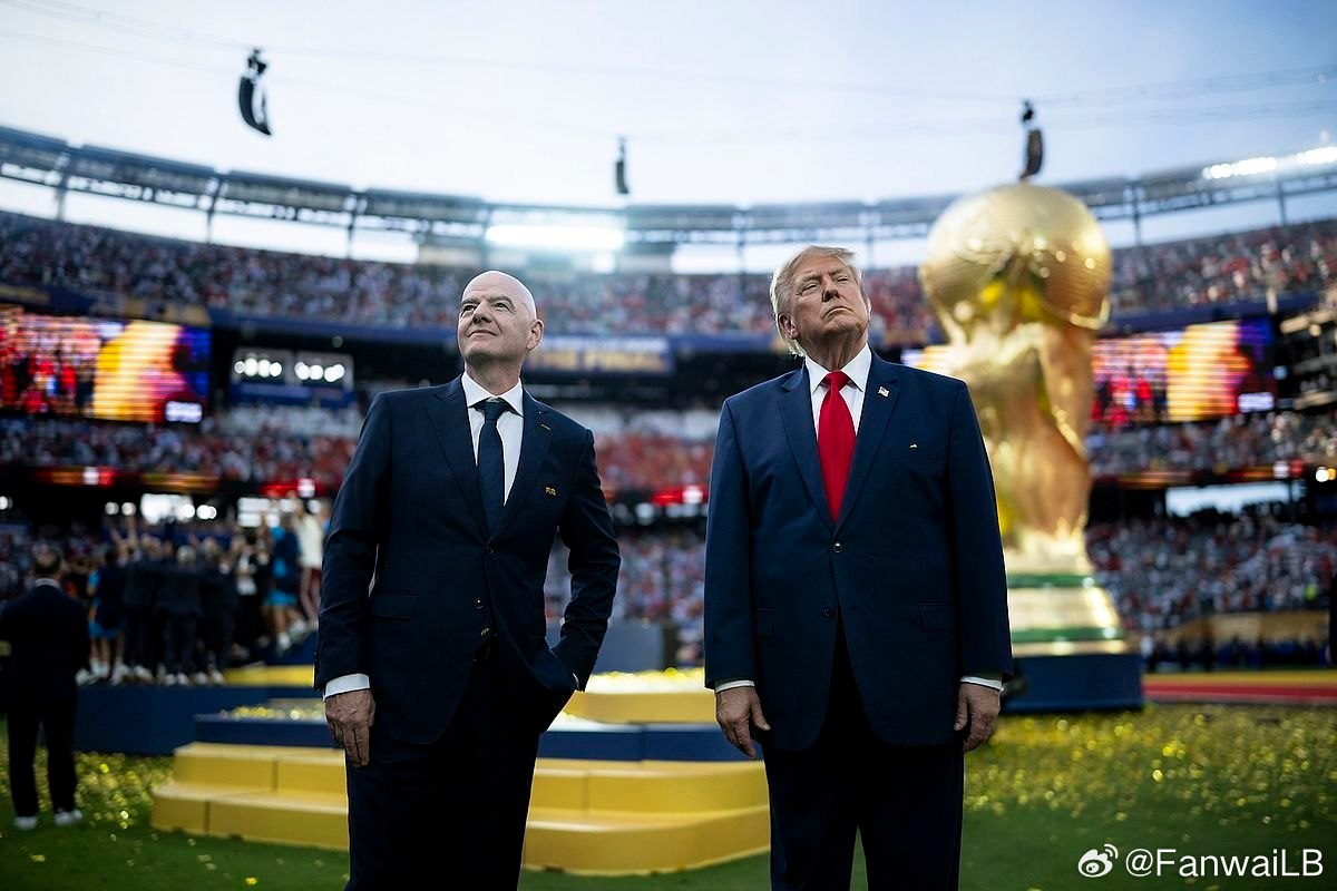 欧媒，美国特朗普总统要给光头个大官当当特朗普希望国际足联主席詹尼·因凡蒂诺成为下