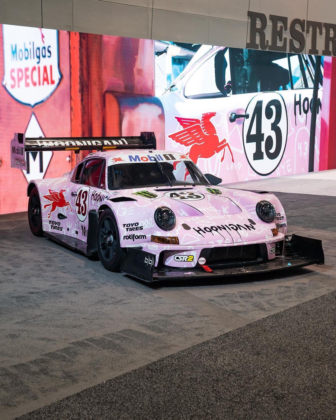 粉猪SVRSR的基础发动机来自2017年的911 GT3 R赛车BBi重新设计，
