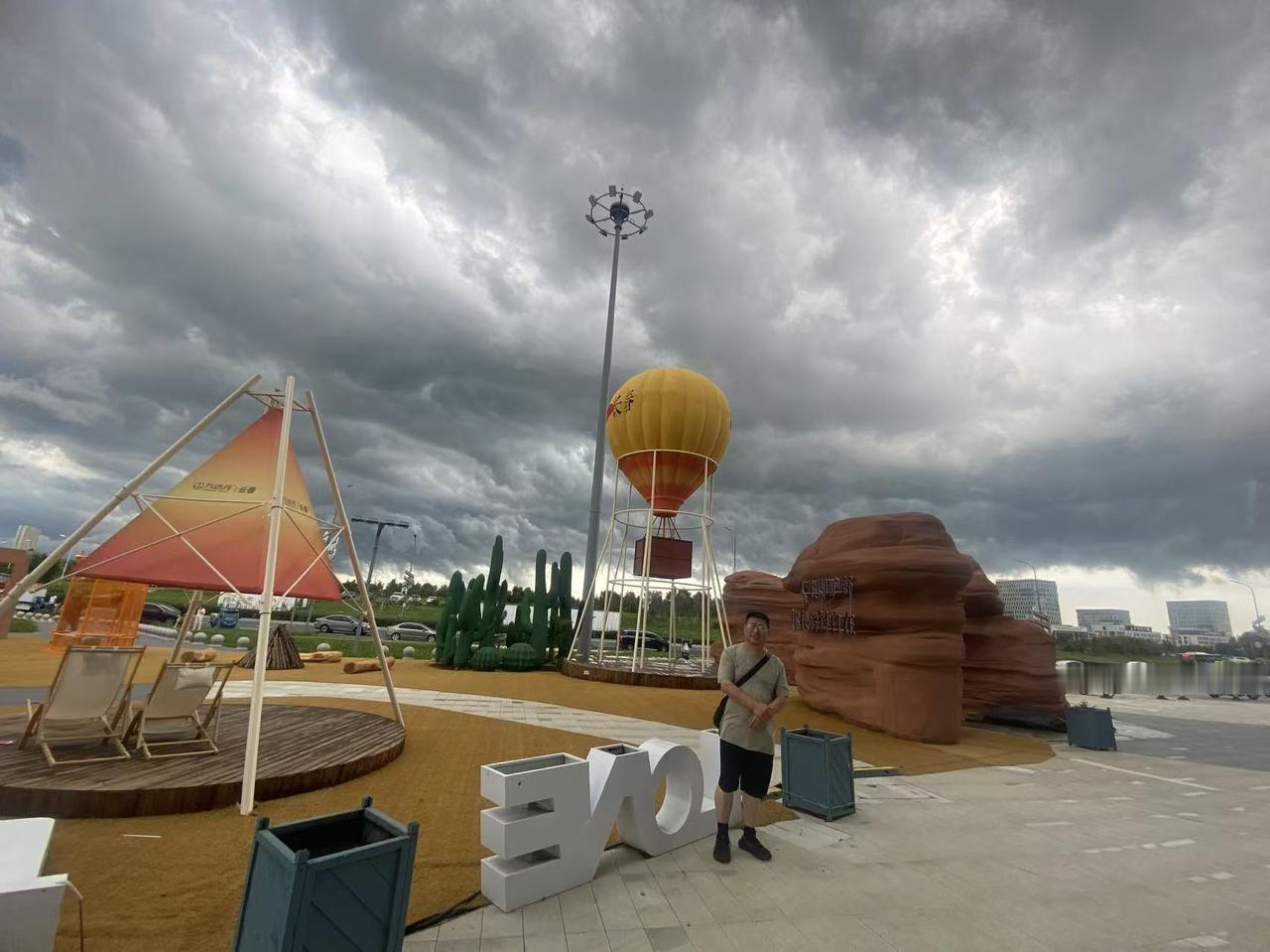 有一种人，她总想控制别人，总想让别人活成她的样子，按她的意愿生活。她想吃清淡的，
