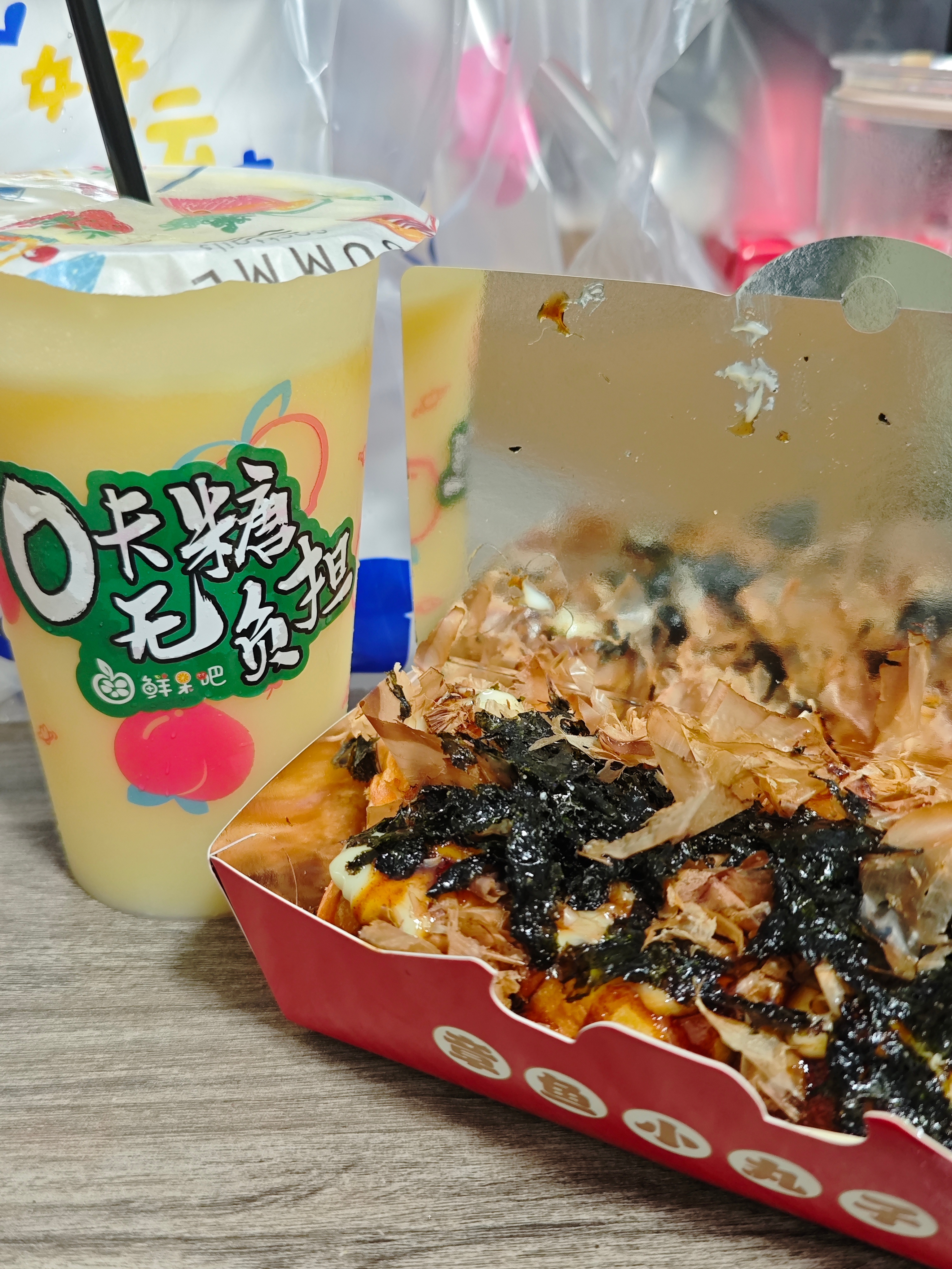 谁来懂一下这个章鱼小丸子➕黄桃杨桃汁的美味