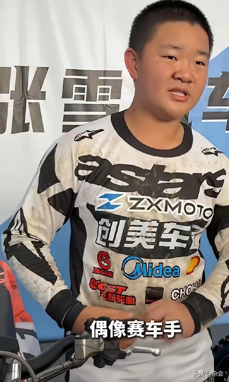 “如果满分是100分，那就是100分。”
“你的偶像是谁？”
“我爹！”
听听张