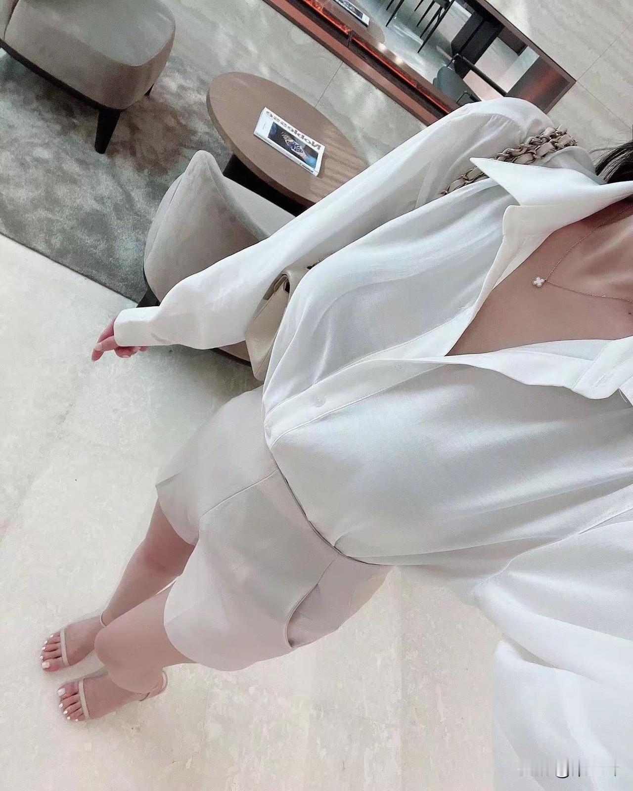 今日分享正装今天的正装搭配我还是蛮喜欢的呢[比心]