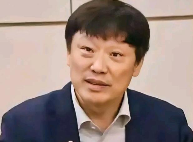 8月15日晚间，胡锡进发文，聊起了当下网上公开举报、动不动就上纲上线的网络风气，