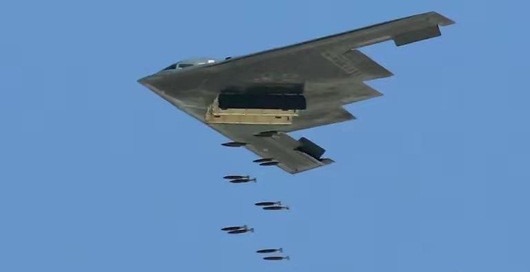 美军从本土出动B2 隐身轰炸机打击伊朗！

2月28号4 架美军 B2 轰炸机就