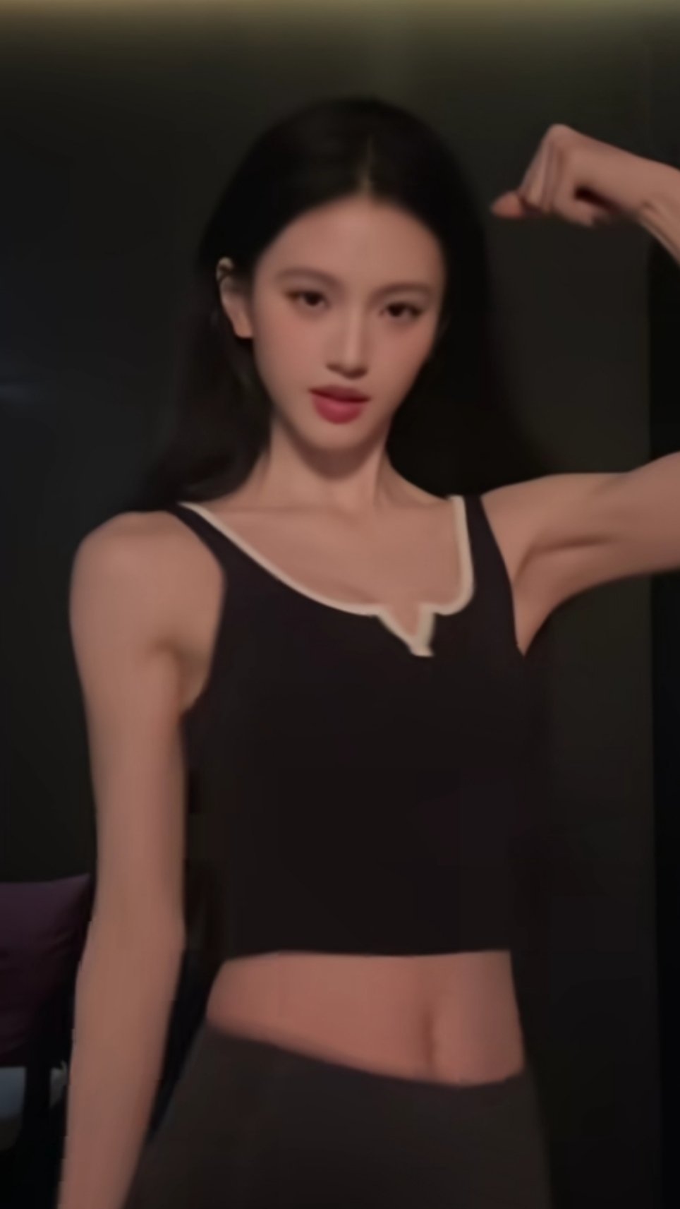 沈羽洁小小年纪已经养成妈咪感…… 