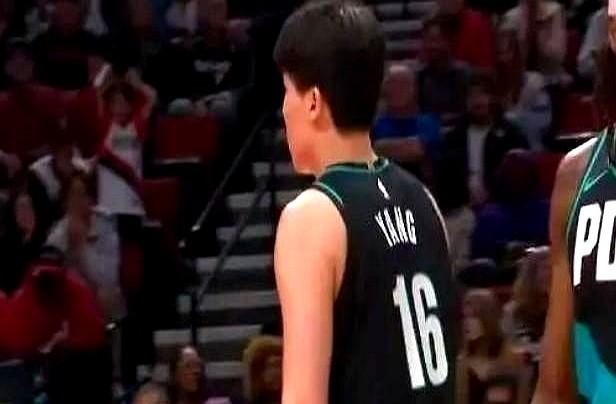 4分多钟，3投0中。

没了。

人家主力中锋伤了，天赐良机啊！我们都以为，这下