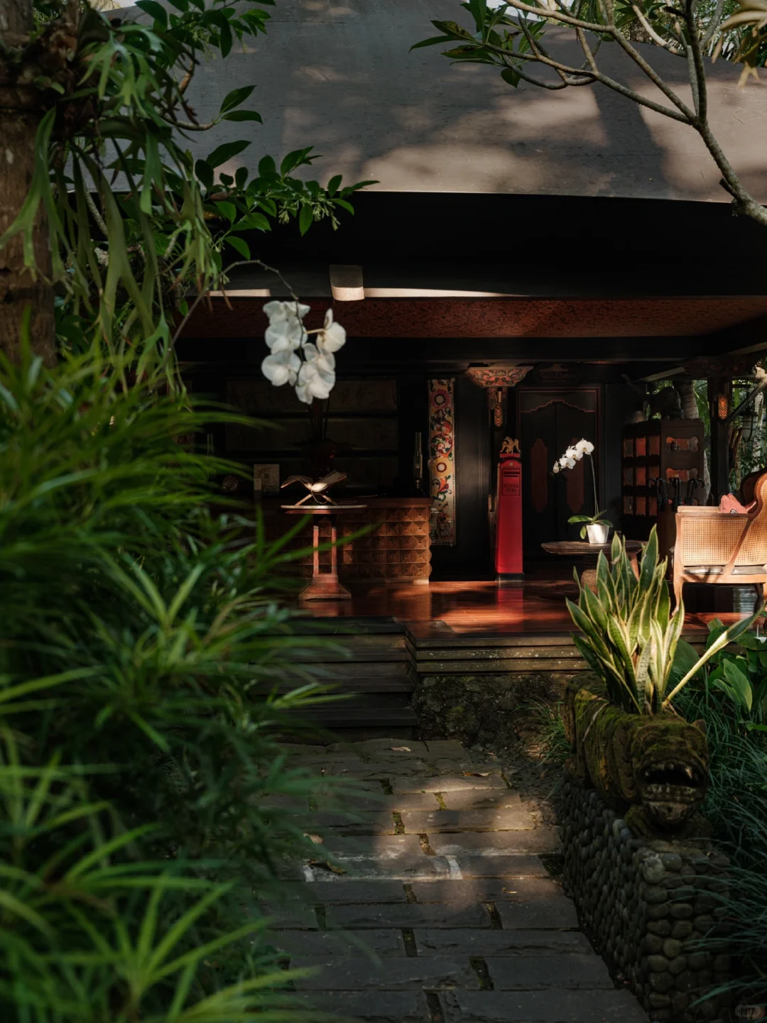 乌布嘉佩乐度假村｜自由的人在山里毕业