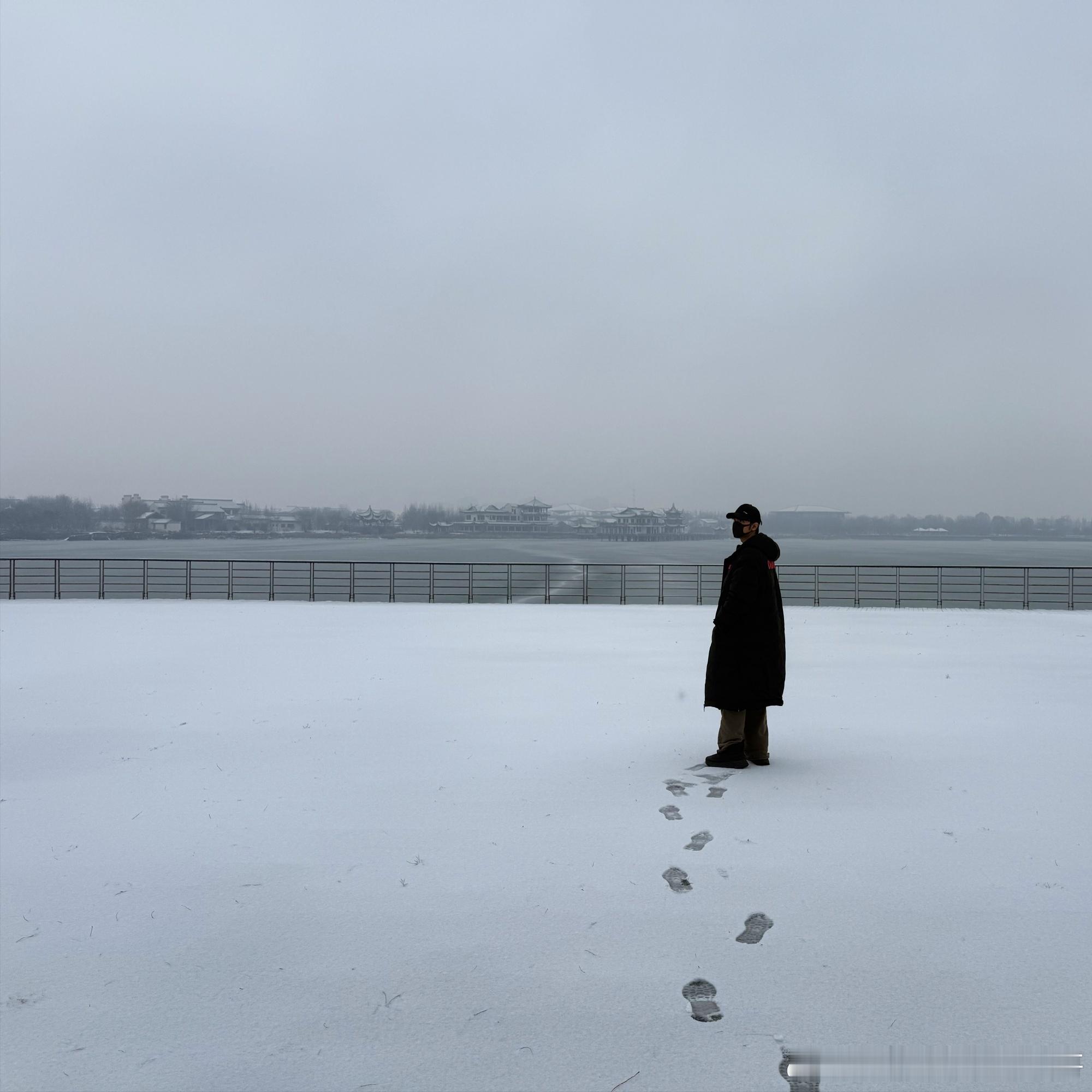 肖战锦州明信片更新，好大的雪，好靓的仔