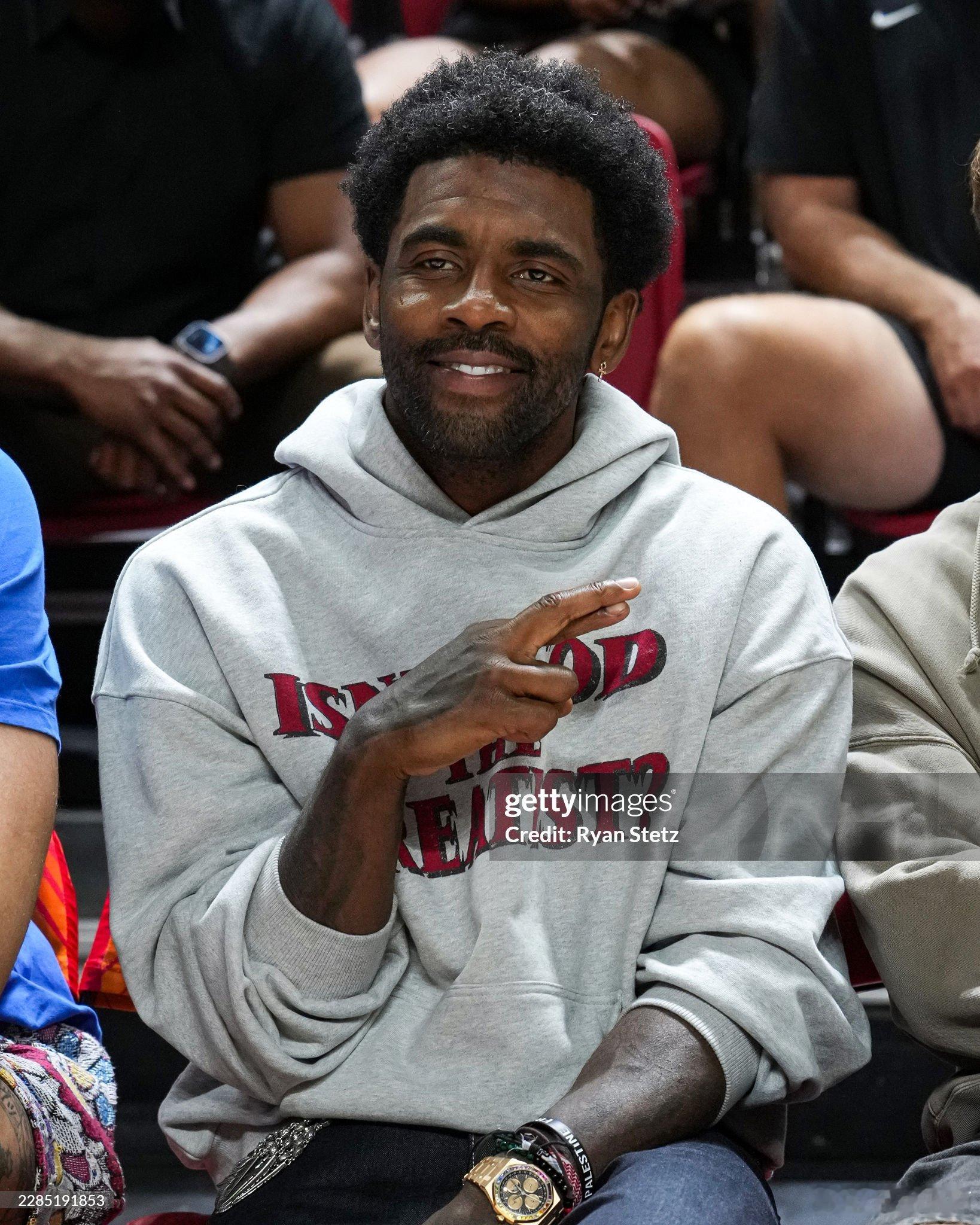 MFFL 据消息人士透露，詹姆斯之所以迟迟未做决定，是想观望是否有追求者能设法交