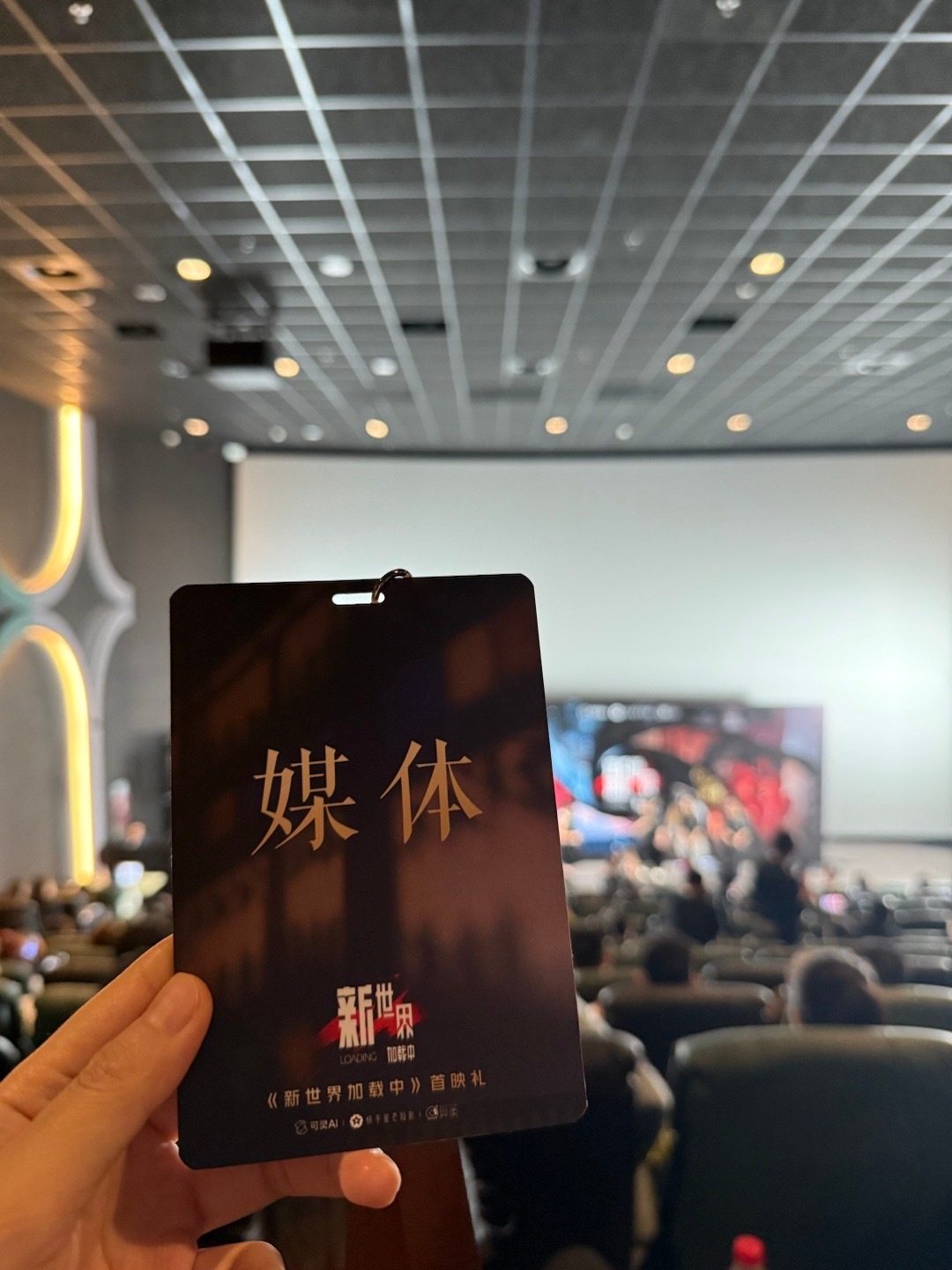 太震撼了，看到未来真正出现在面前的时候还是会有一种不真实感。之前还在讨论AI能否
