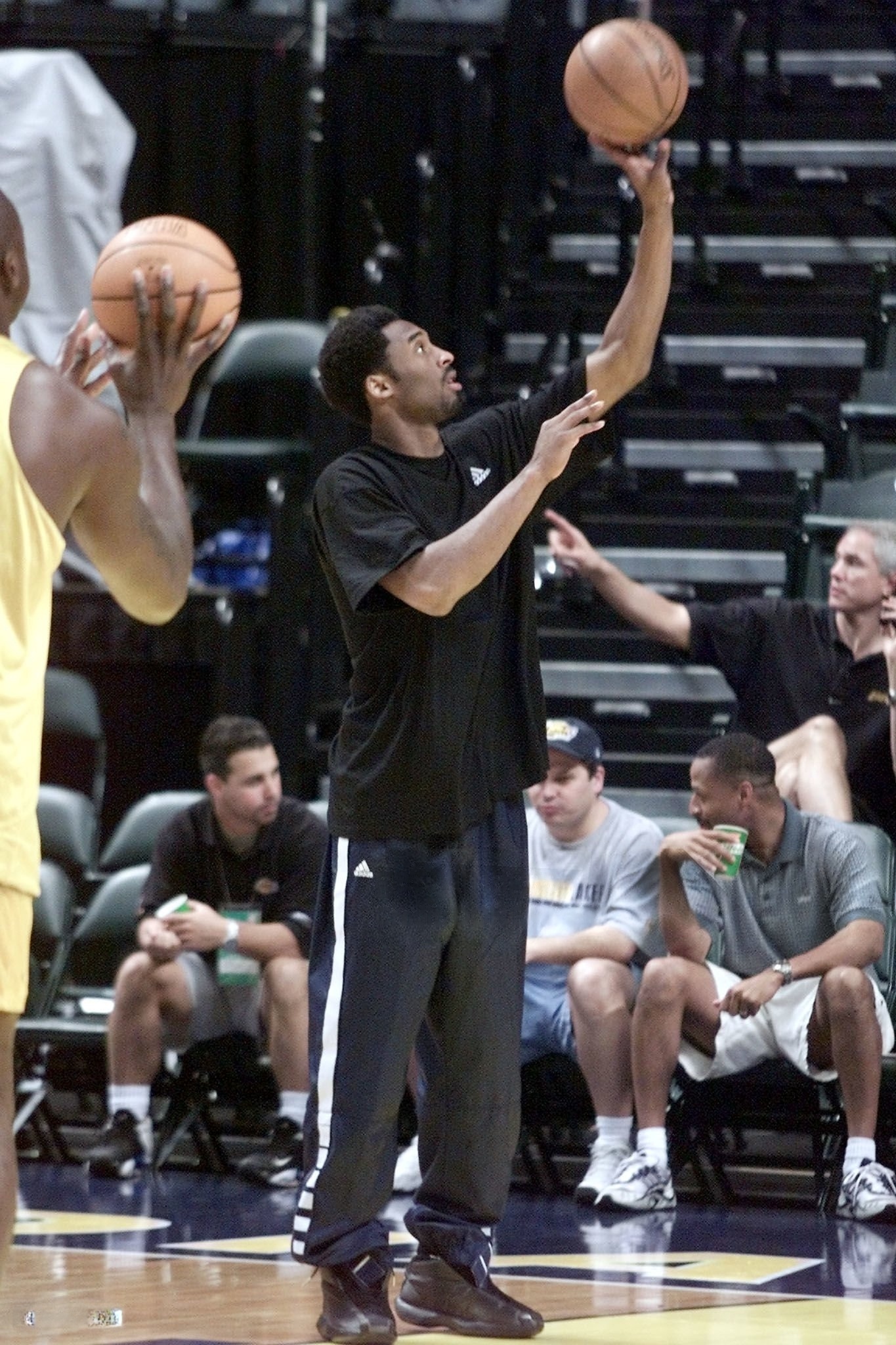 Kobe Bryat 尝试左手投篮科比