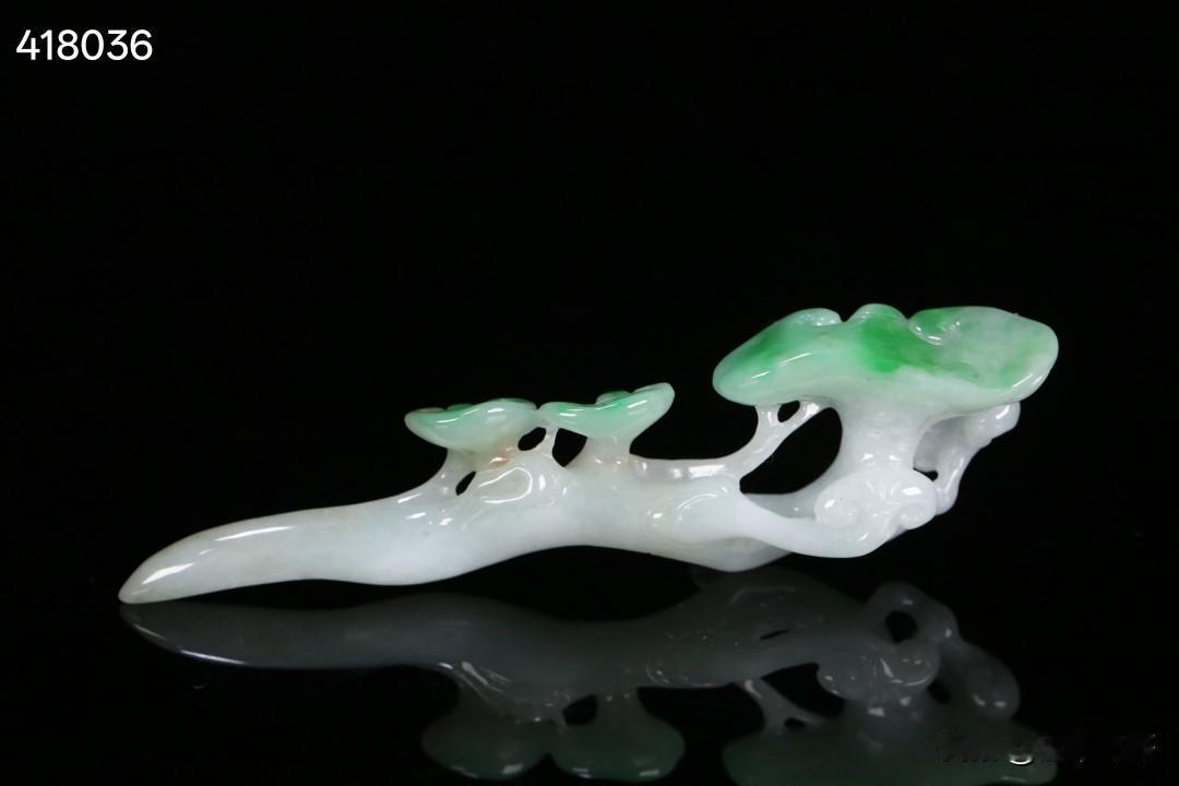 旧藏 老翡翠灵芝如意把件。尺寸8.7*1.3*2.4厘米