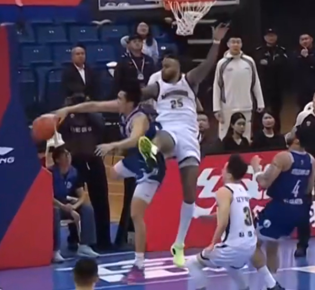 大莫这盖帽立功了！！！加时来了！！！青岛男篮vs辽宁男篮