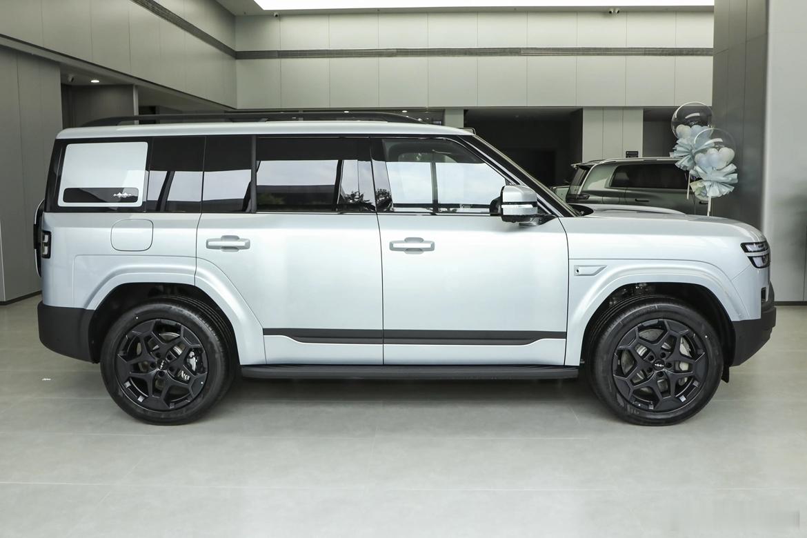 国产车现在真的太牛了！前几年开的车是前驱手动挡，也没少在冰雪湿滑路面硬扛。感受过