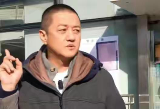 最近，网上最火的莫过于李亚鹏与闫学晶，二人几乎在几天内，分别实现了命运反转，令人