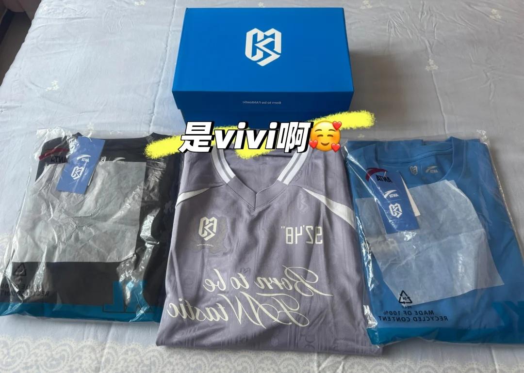 全部到货，白t已经上身了
鞋子连盒子也这么貌美，我必好好珍藏