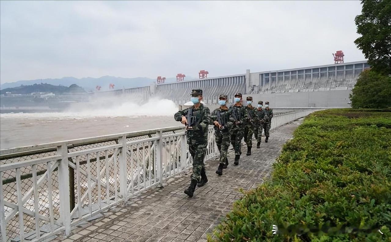 借给日本一万个胆子，它也不敢看三峡一眼！因为中国的反导网是铜墙铁壁，而报复的导弹