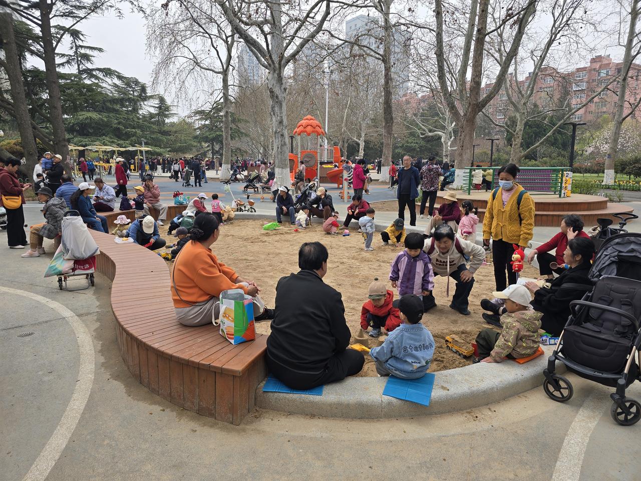 王铎：今天海泊河公园里的孩子们