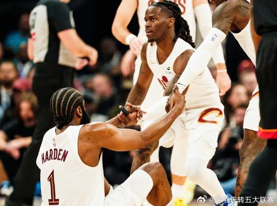 14分对43分！替补火力差3倍！骑士惨败暴露致命隐患，哈登换队4次仍找不到“保罗