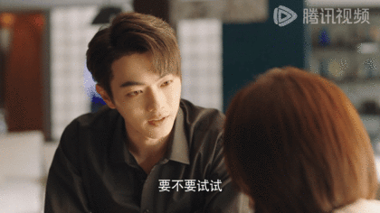 #吻了多少次才能认出口红色号#这对CP真的是太甜了呀，从刚播出到现在也已经不知道