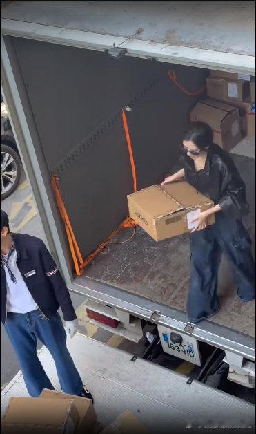 张予曦[超话]张予曦不语只一味干活张予曦毕雯珺干活搭子《巴黎合伙人》这货物量绝了