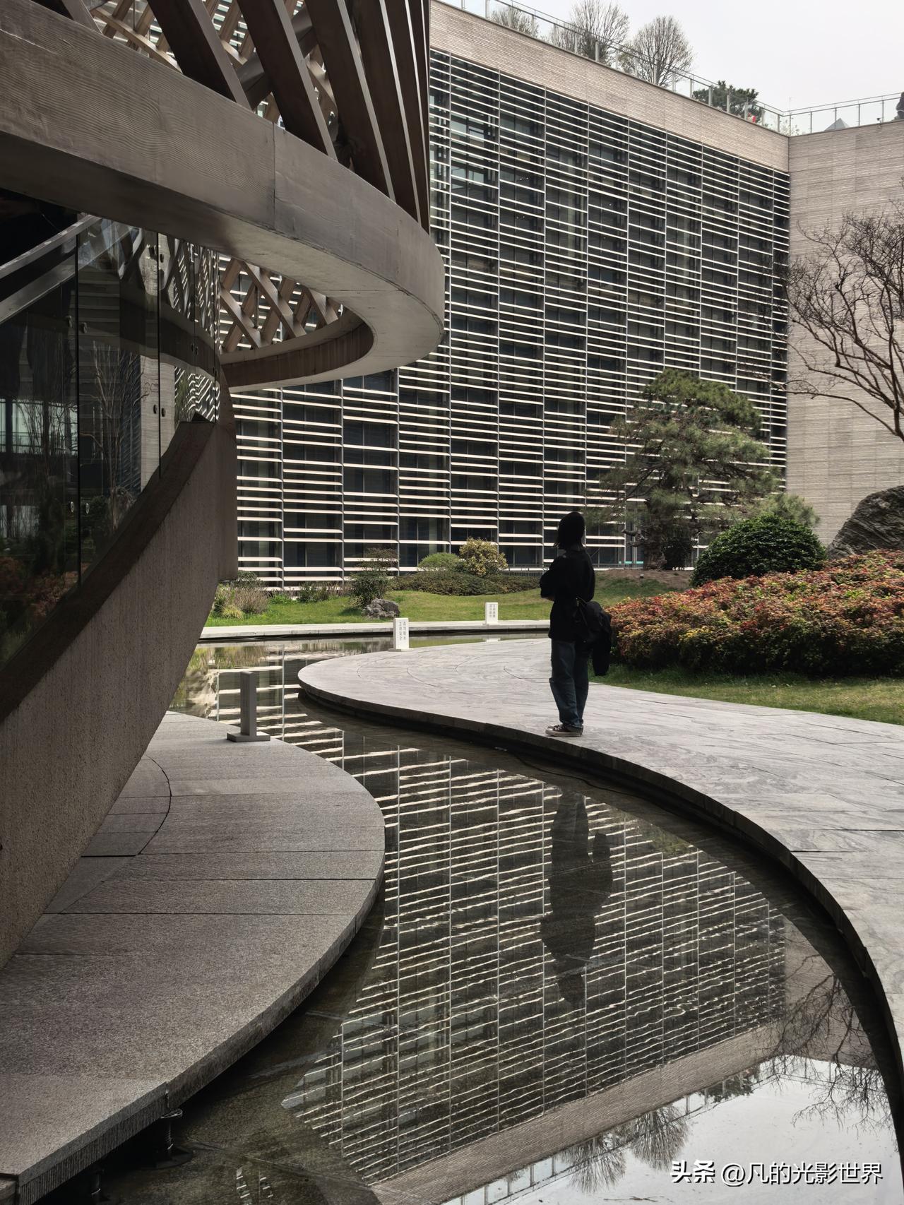 三月下扬州，一定要去博物馆看运河相关文物，那感觉就像穿越回了古代的运河盛世。馆里