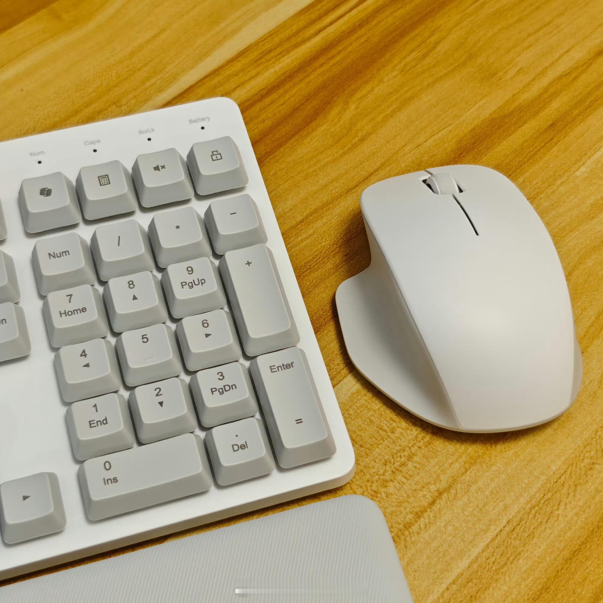 评论动态，给铁粉抽一份「小米无线键鼠套装 舒适版」，周四晚由进行开奖。（走过路过