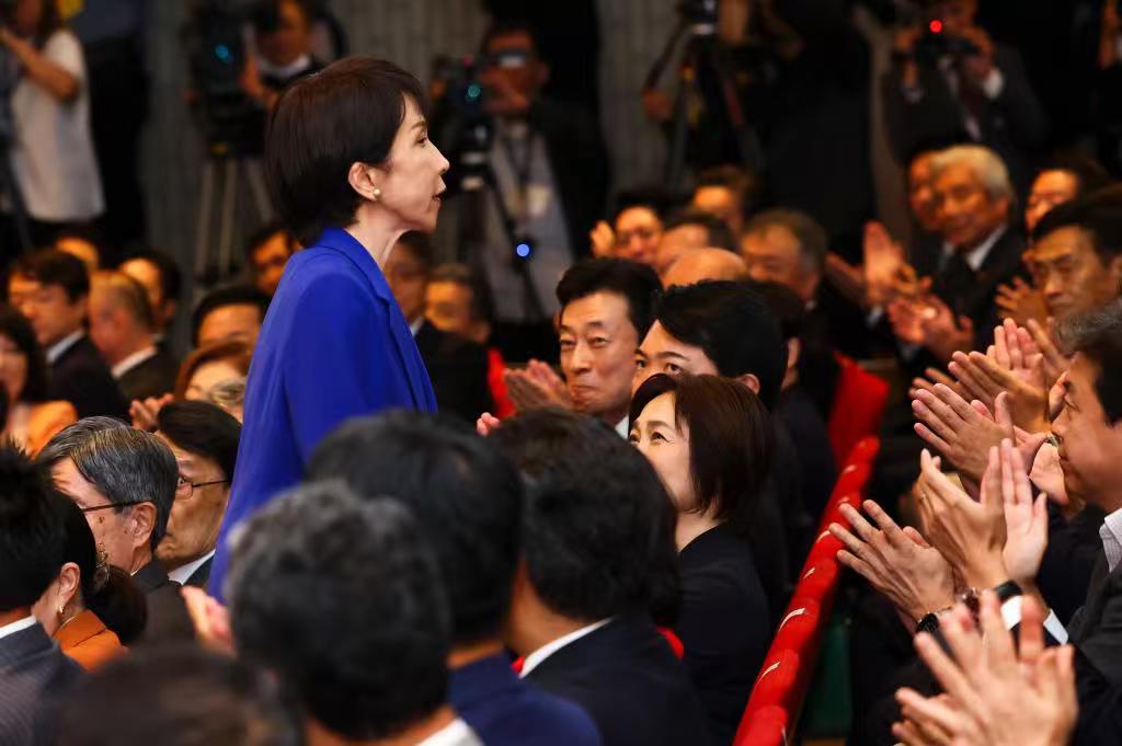 处理不好中日关系，高市早苗的位子恐怕坐不长。高市早苗是日本极右女政客，与前首相安
