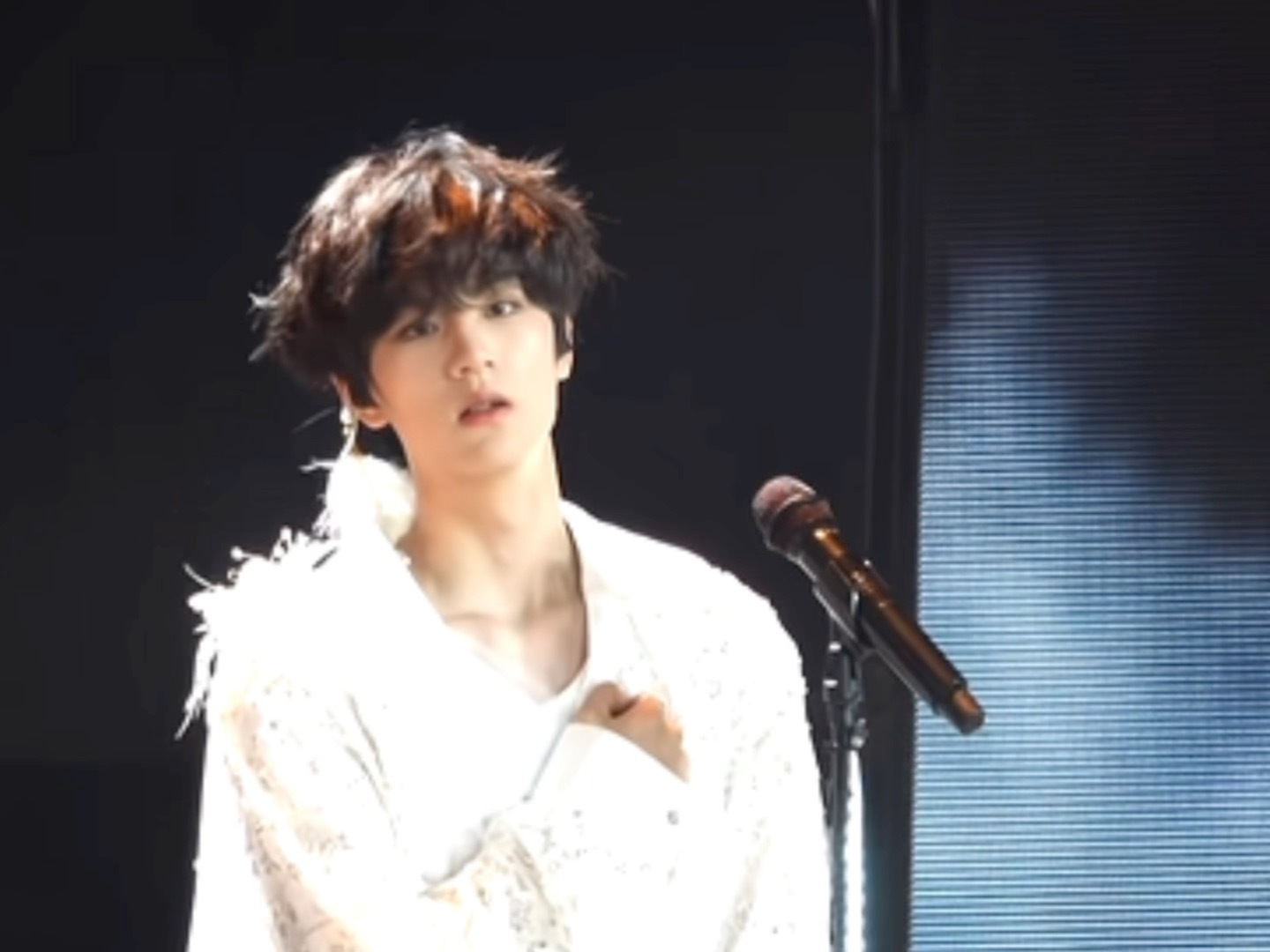 看完这次的练习室视频，心里真的又酸又堵，忍不住想哭。我清清楚楚地感受到，东东骨子