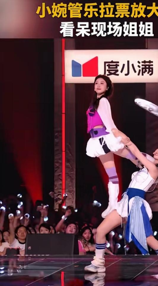 师姐组团花式拉票，笑点拉满
张小婉和管乐化身最强“啦啦队”，为师妹们卖力拉票，各