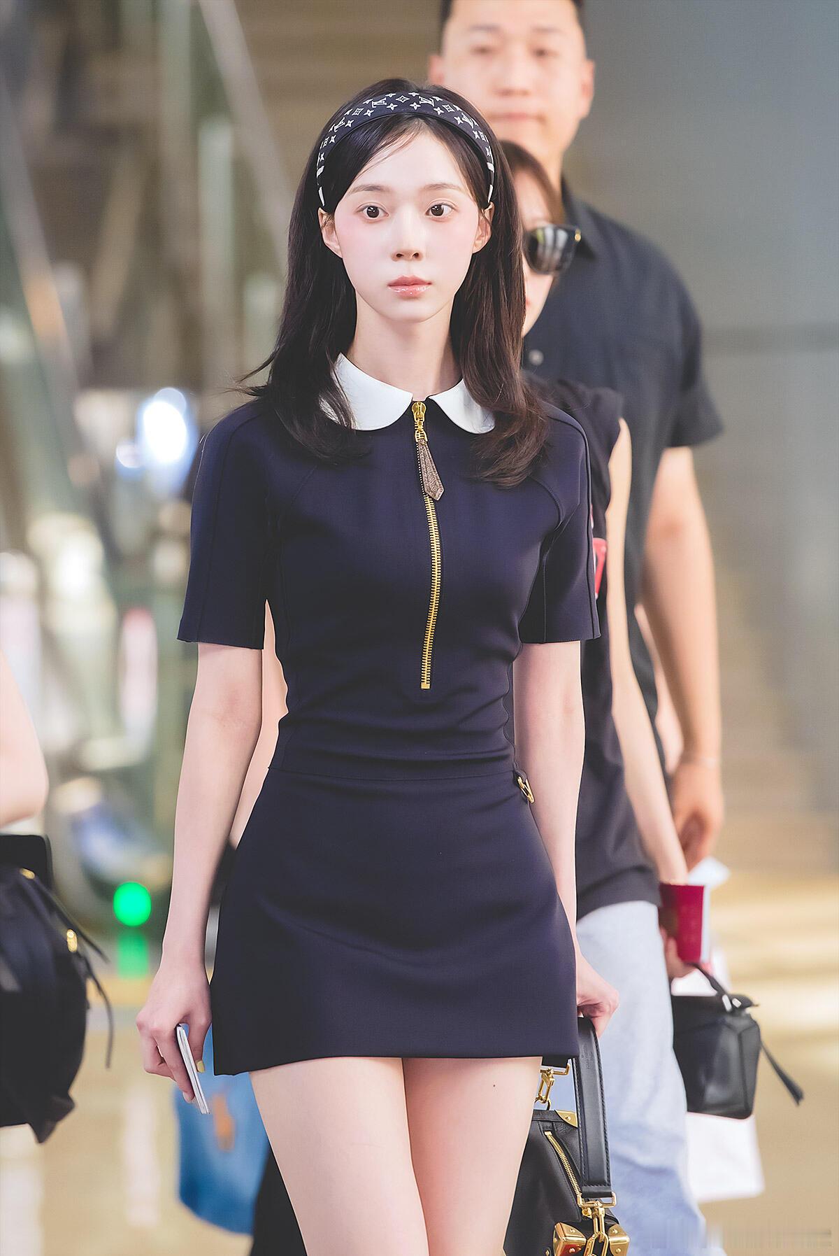 金玟庭机场私服🈶这一套完全就是归国千金论winter和LV的适配度～ 暑期嘉年