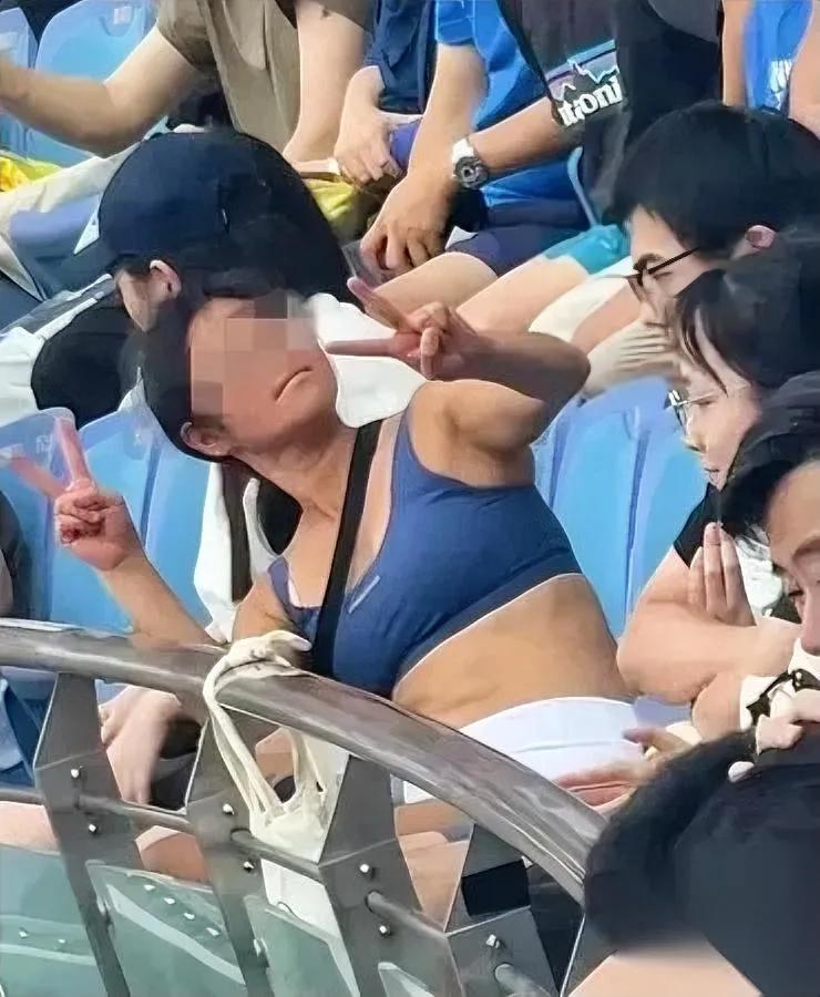 今晚闵行警方通报了件事——

ATP上海大师赛的“尖叫女球迷”，处理结果出来了。