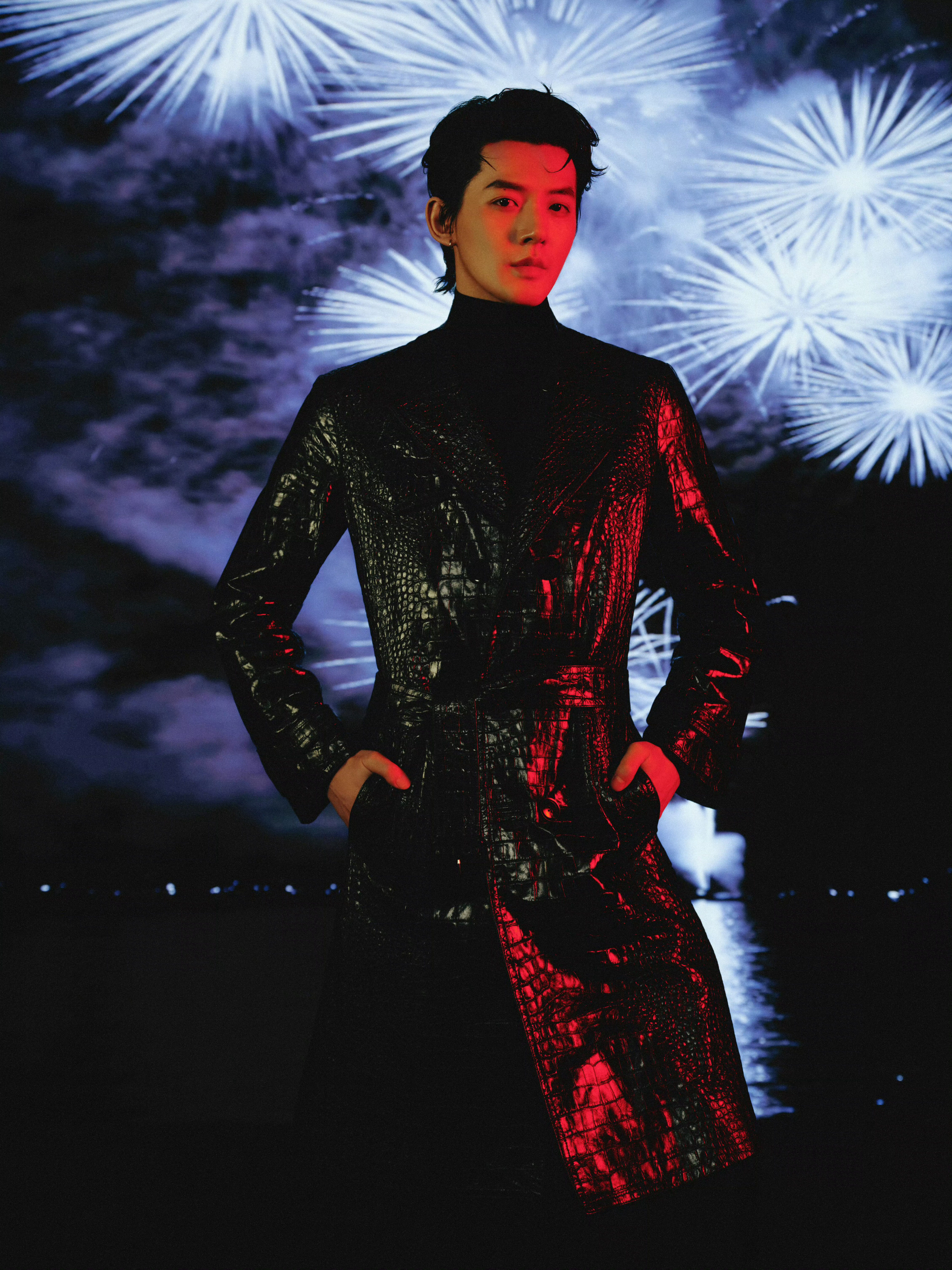 邓为新年大片演绎TOM FORD 2024冬季系列皮衣，确实衣服架子，让时装比秀