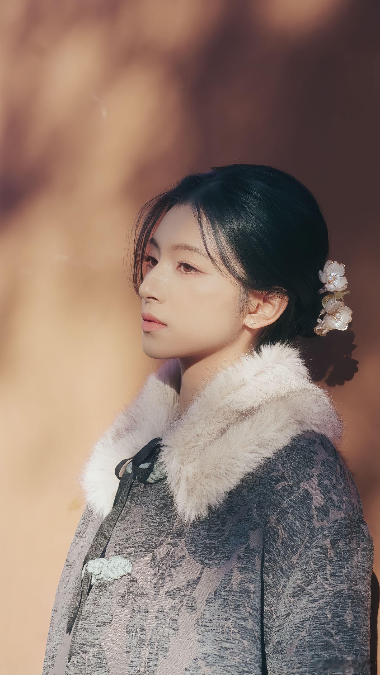 卢远_Yuan[超话]小远更新啦她好适合这种风格 ​​​