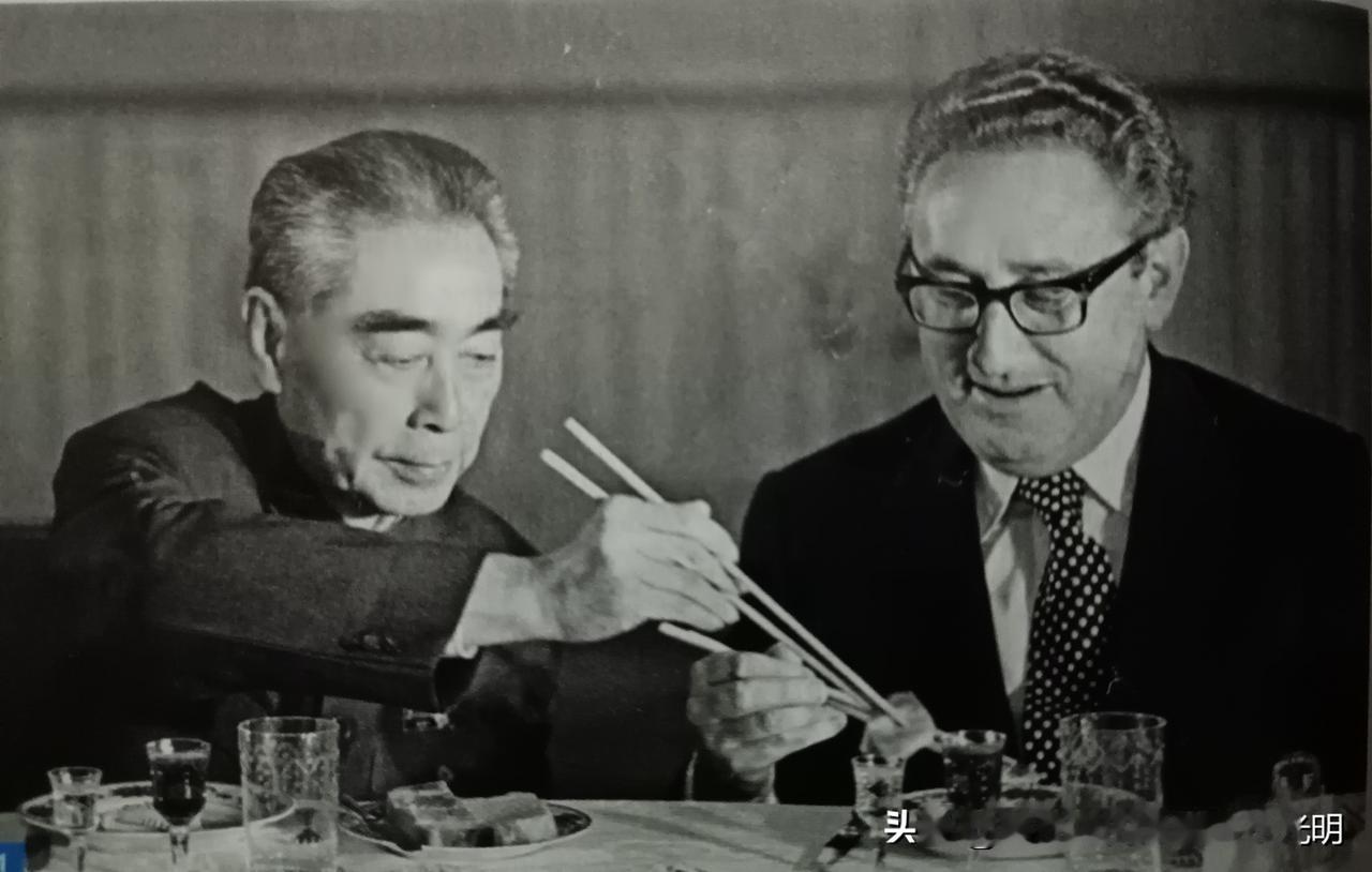 1973：周总理亲自给基辛格夹菜夹的啥？


1973年11月，美国国务卿基辛格