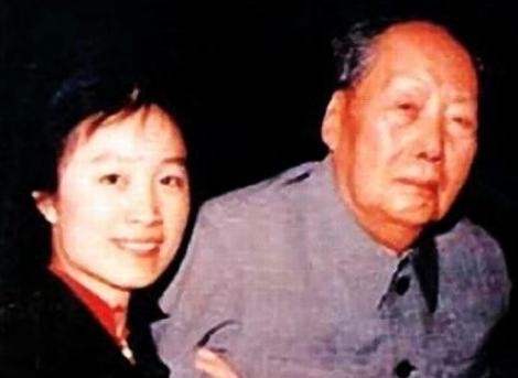 1976年，东北吉林降落了罕见的陨石雨，毛主席对小护士孟锦云说：“天上掉下大石头