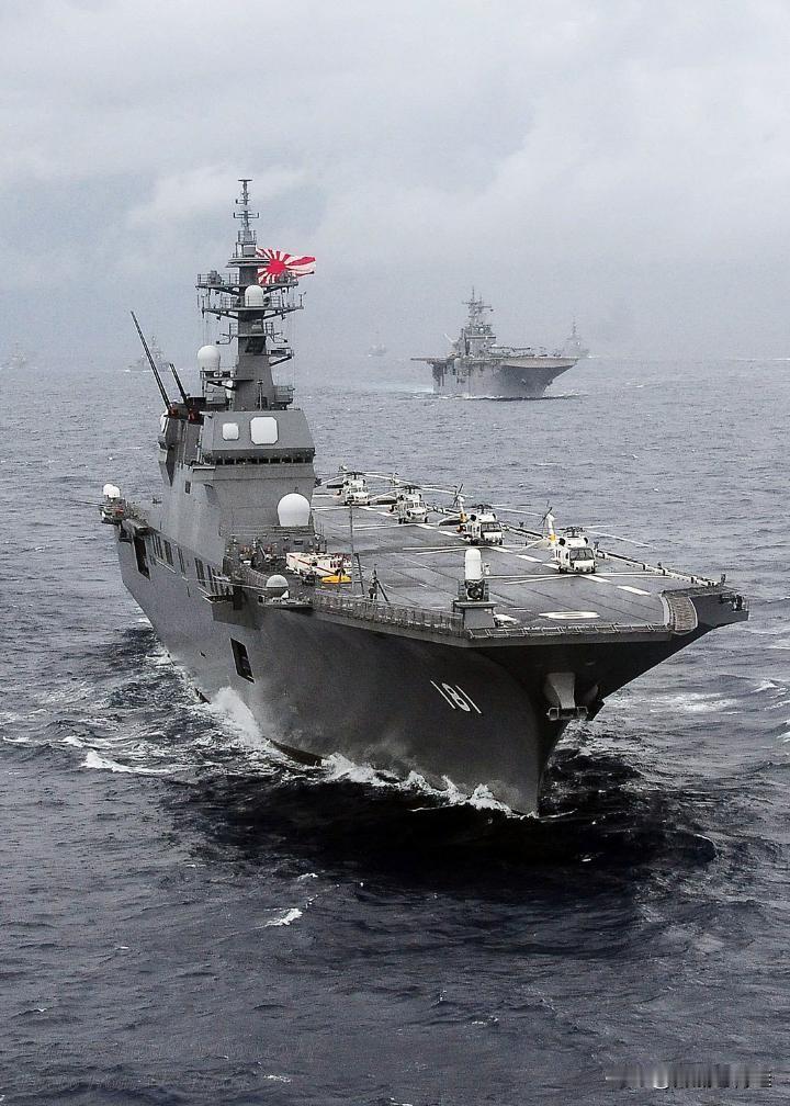 前些天有则新闻，说一艘日本军舰驶过台湾海峡，当然是在国际海域。看这新闻时，发现下