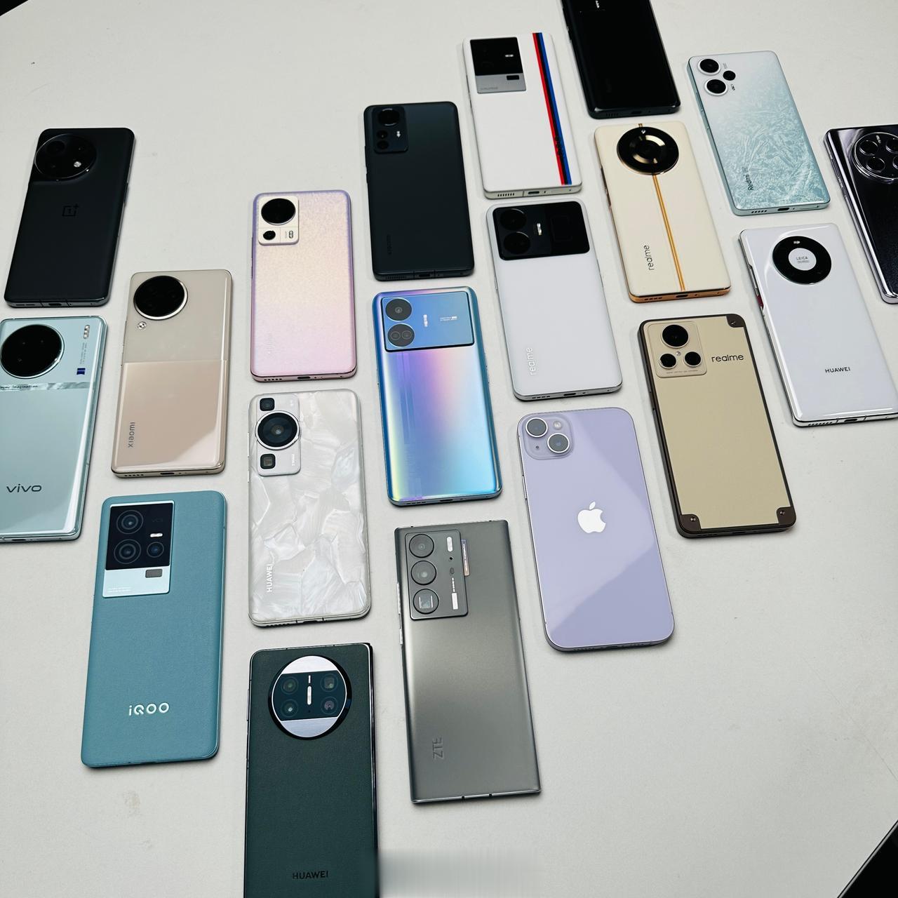 这两个月，你买了什么新机？[吐舌] 怎么样？