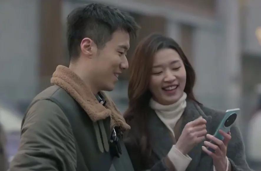 凡人歌：那隽与李晓悦分手后
通过相亲找到的这个女孩，两人虽然同频
但，那隽在街上