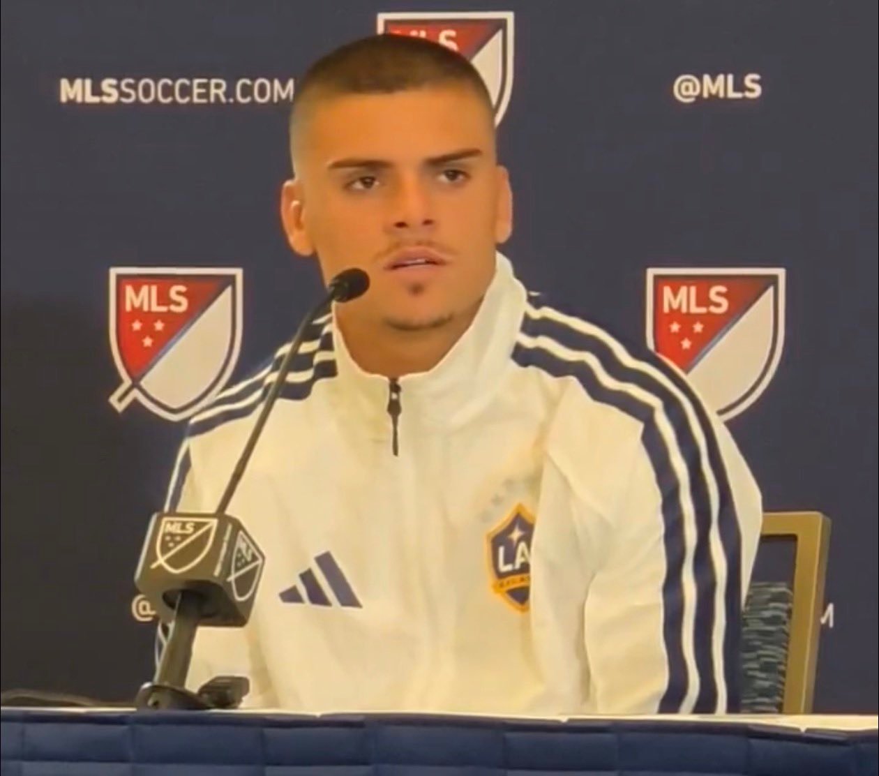 加布里埃尔·贝克（洛杉矶银河队）：“我个人非常喜欢梅西，在我看来，他是我这辈子见