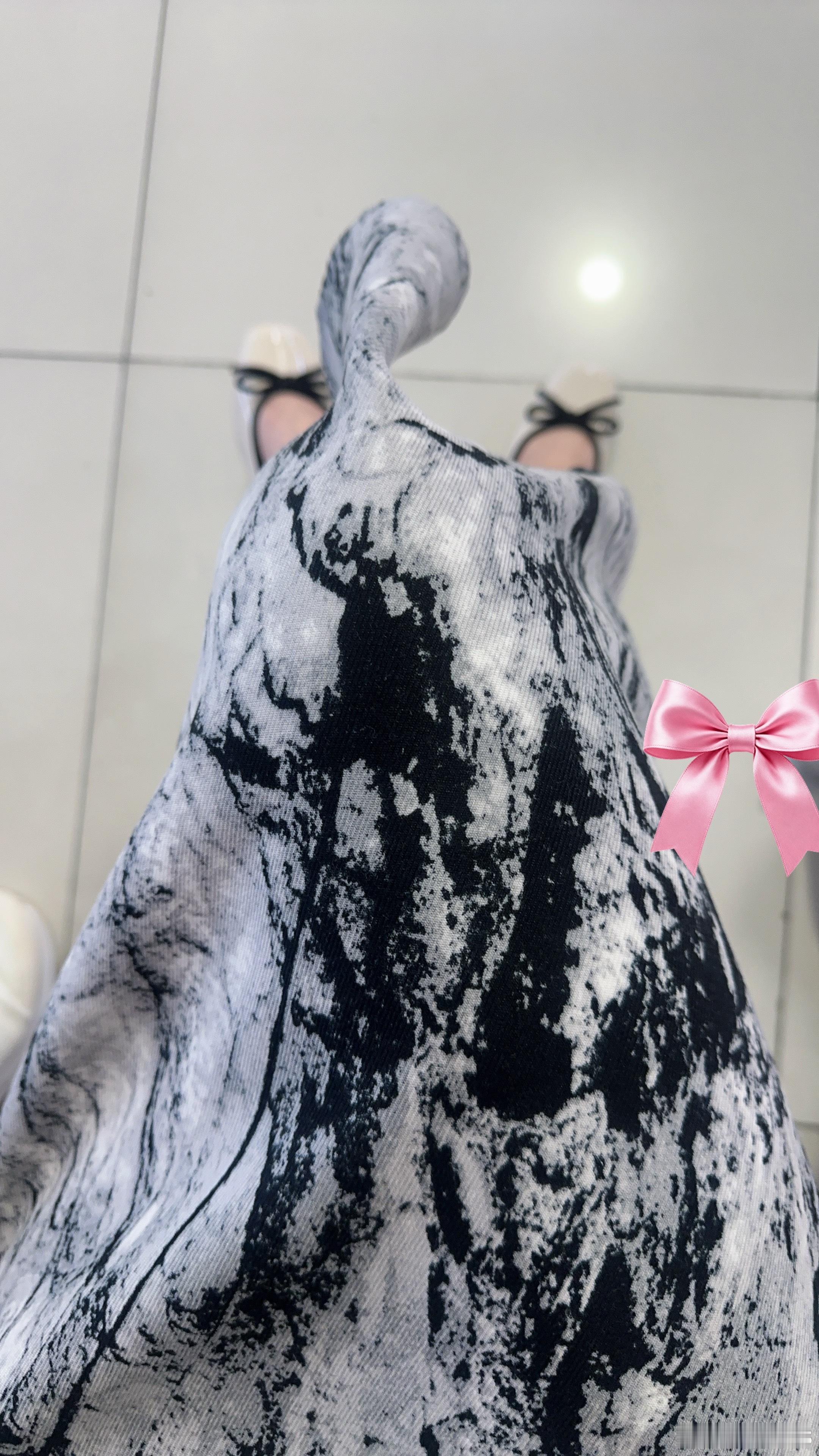 早上好啊❤️心怀热爱，奔赴山海喜欢今天的裙子👗随手拍OOTD今天穿什么
