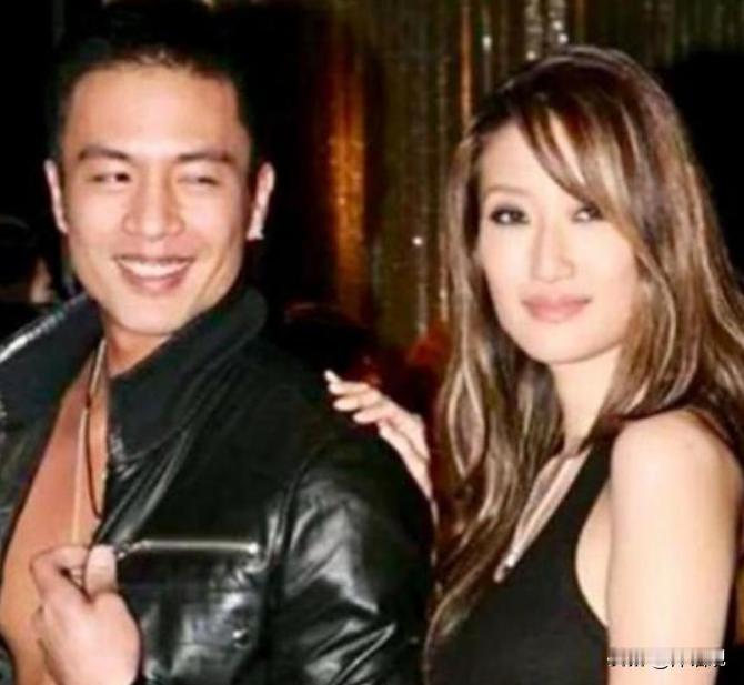 2002年，李玟在拍摄MV时，一眼看中了安志杰，两人迅速坠入爱河，可热恋没过多久