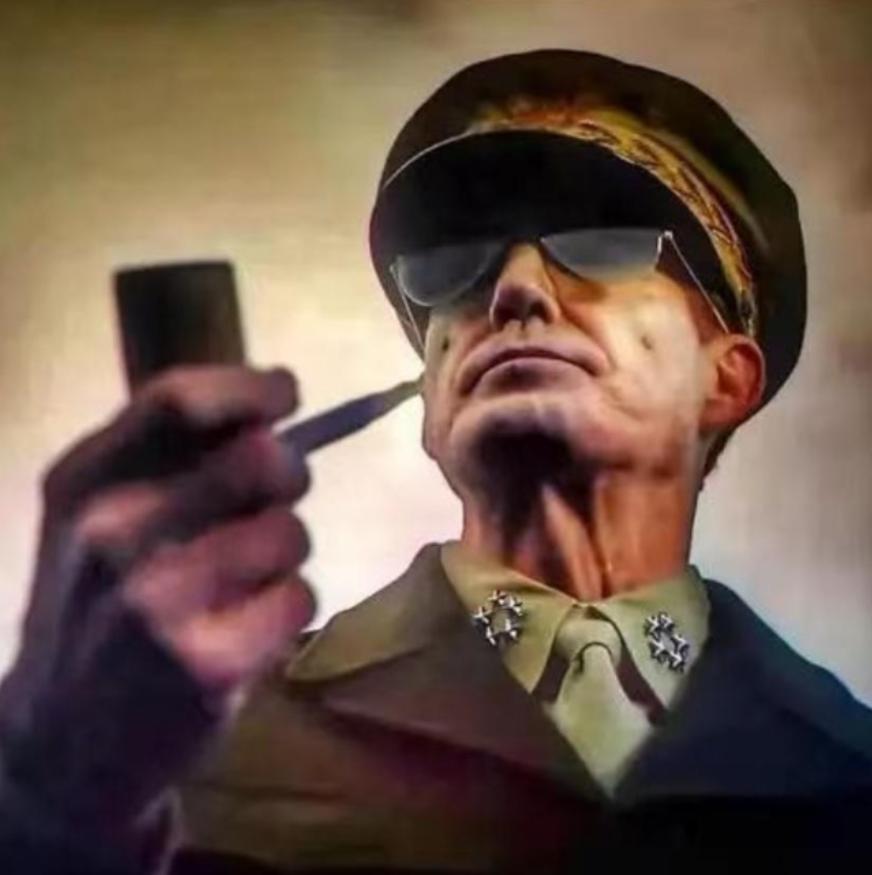 1962年，年过八旬的麦克阿瑟突然听到了一个让人震惊的消息：印度频频在中国边境挑