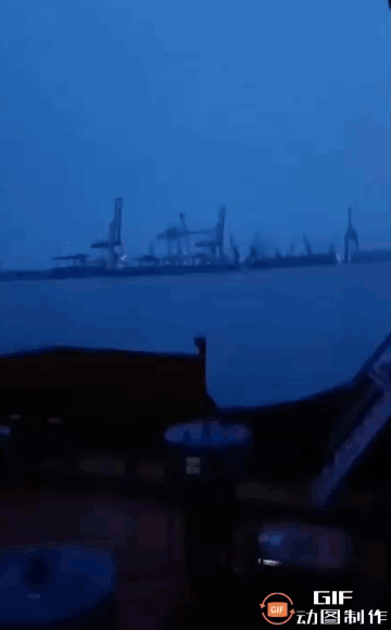 #俄乌冲突# 
炸了、炸了、真的又炸了！当地时间1月18日凌晨，俄军“天竺葵-2