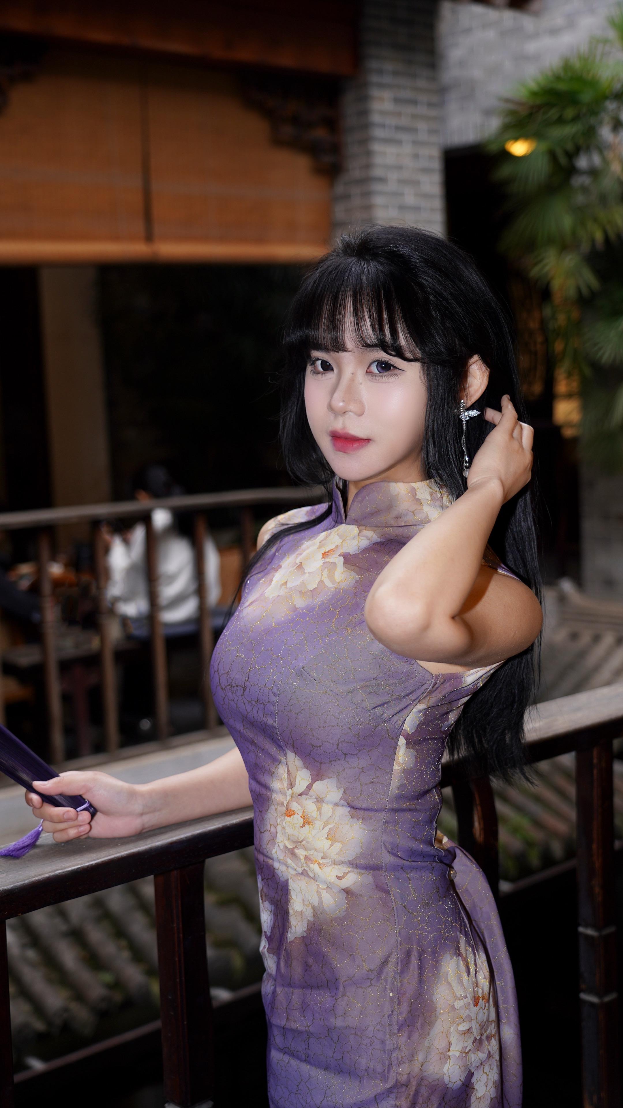 任君凭栏，我栖春山。设备:SONYA7M3 镜头:24-105 出镜