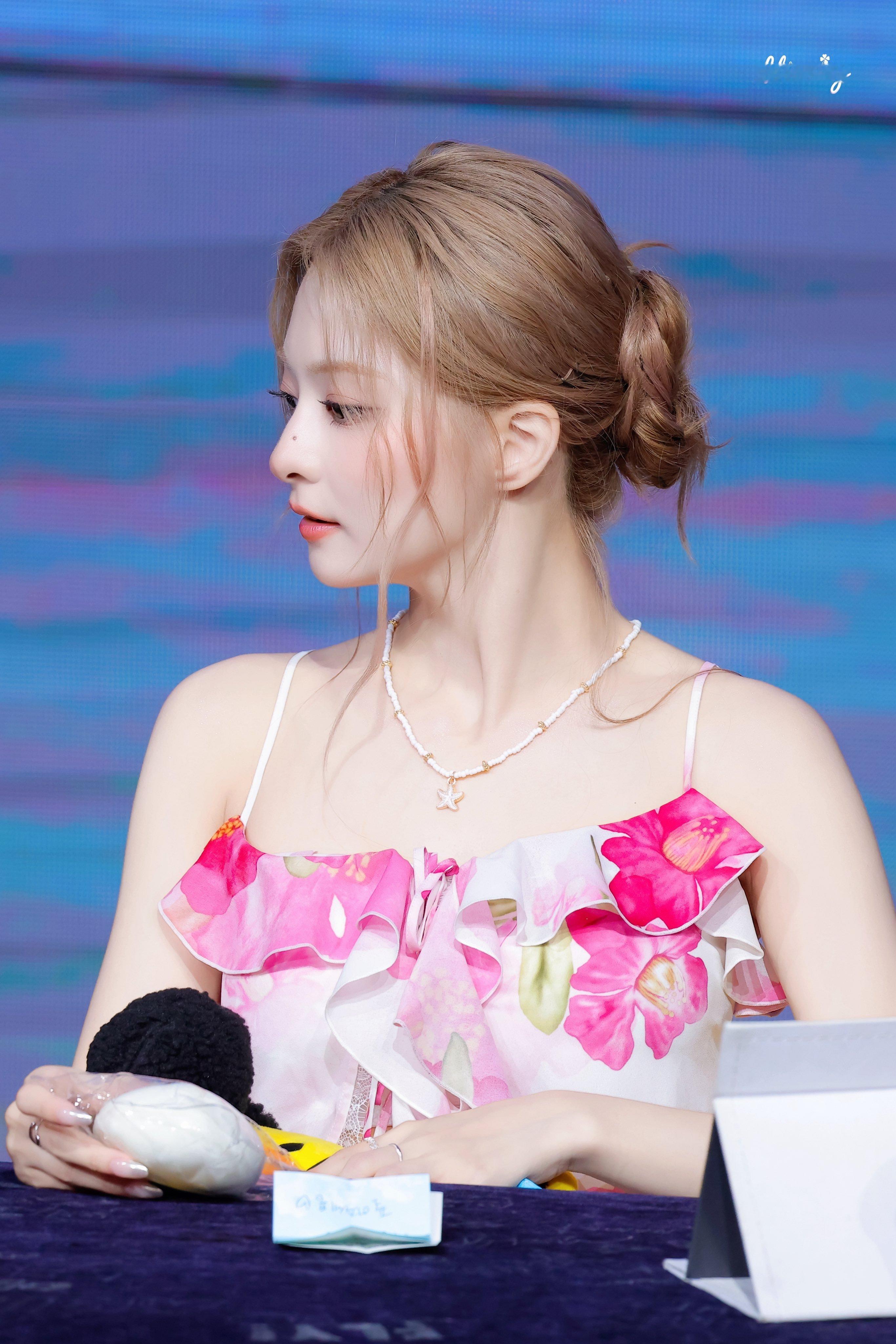 李娜炅[超话]  🐣氧气笑颜李娜炅 260801 AppleMusic签售 饭