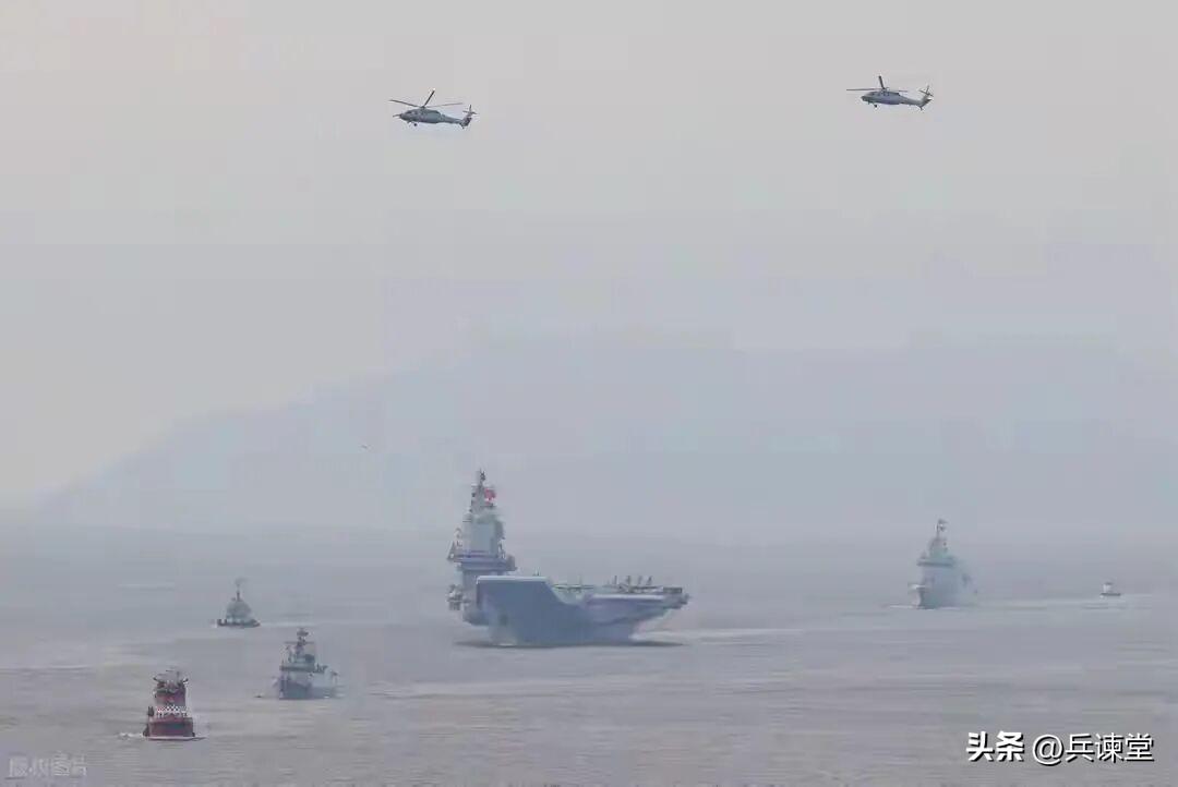 055大驱挂五星红旗巡航琉球！从争议到实控的绝杀，美日只剩嘴硬。应该研发续航能力