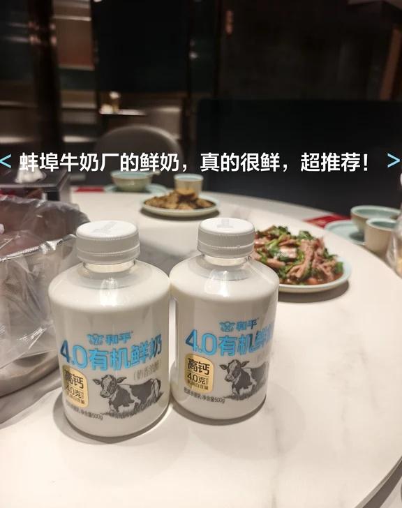 回乡小聚，满桌都是心心念念的家乡味道。
节后返杭，在公司的电梯厅安顿手表的广告，