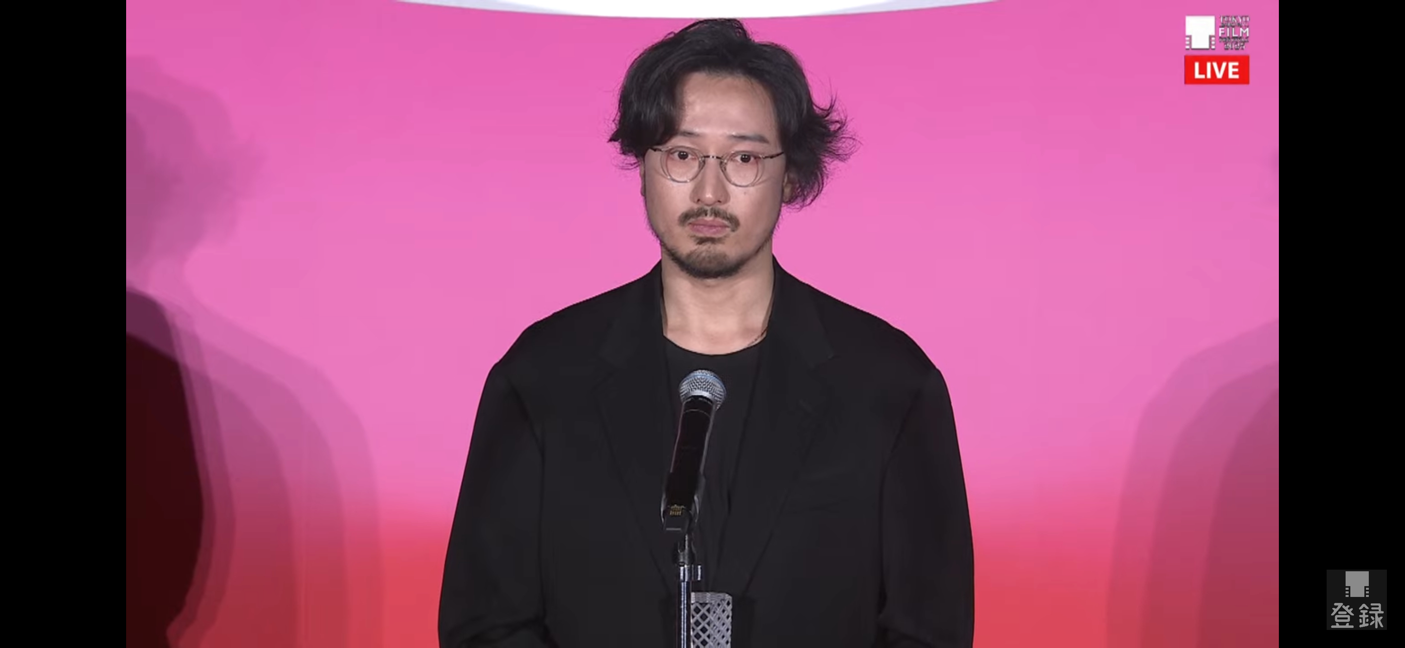 王传君感谢白百何王传君获奖感言感谢了白百何和刘丹：感谢白百何女士和刘丹女士，她们